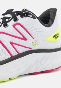 New Balance FRESH FOAM X EVOZ V3 biały
