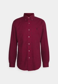 Rood en marineblauw geruit overhemd met kraag, lange mouwen en knoopsluiting, met een klein logo op de linkerborst.