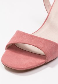 Anna Field Sandaler - coral