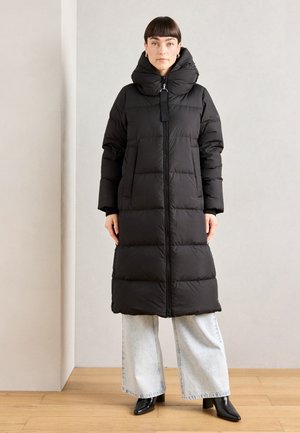 HERO COAT WITH HOOD BACKPACK BELTS INSIDE - Down coat - black