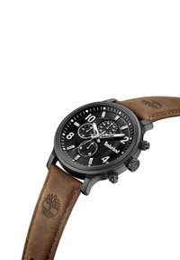 Reloj de acero inoxidable negro con un dial texturizado negro, marcadores de hora blancos, sub-diales y una correa de cuero marrón grabada con un logo de árbol.