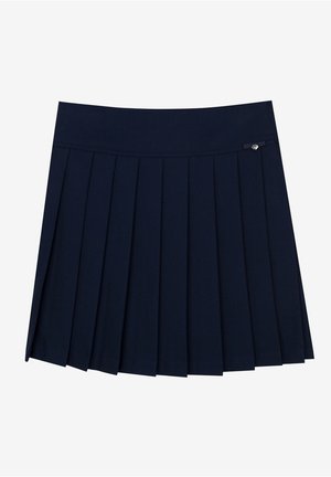 Jupe plissée bleu marine avec une large ceinture et un petit charm décoratif sur la partie supérieure droite.