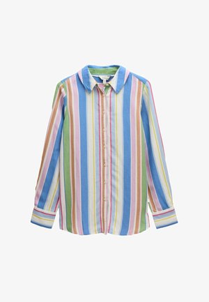 Mnohofarebná košeľa na gombíky má vertikálne pruhy v modrej, ružovej, zelenej, žltej a červenej farbe na svetlom pozadí s klasickým golierom.