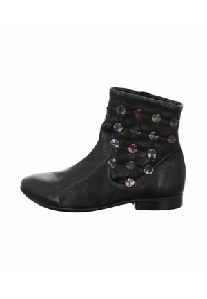 Schwarze Leder-Ankle-Boots mit strukturiertem Finish, die auf einer Seite mit bunten, runden Nieten versehen sind und eine abgerundete Spitze haben. Mit niedrigem Blockabsatz.