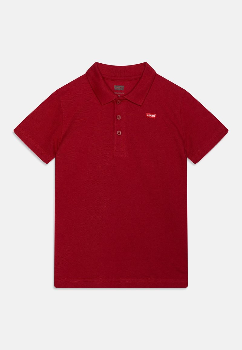 Polo rouge à manches courtes avec col et trois boutons, avec un petit logo Levi's sur la poitrine gauche.