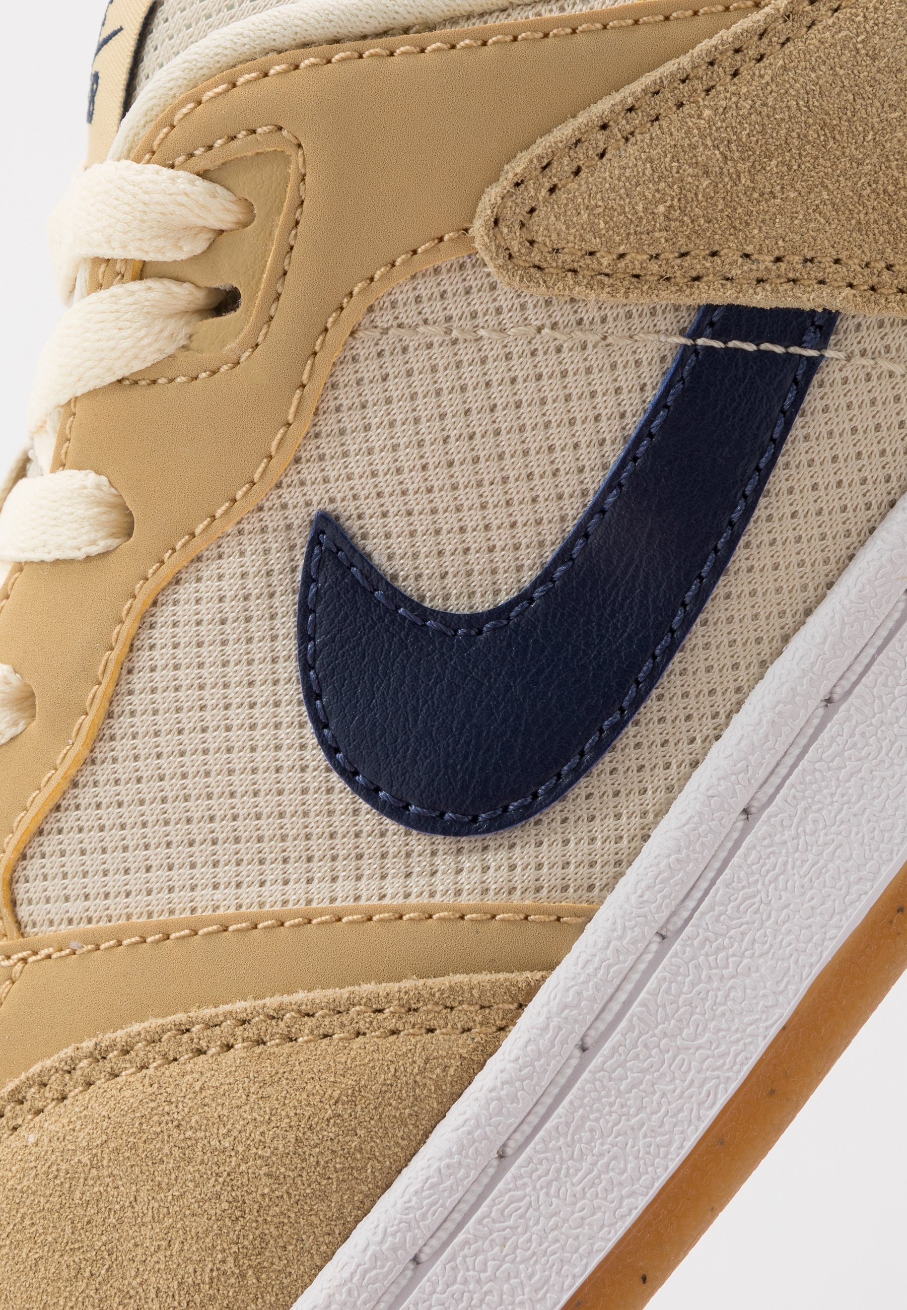 nike sb alleyoop club gold