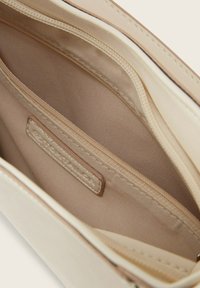 TOM TAILOR TTTHEA - Torbica - off white off white
