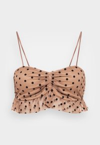 Top bandeau a pois marroni chiari con spalline sottili, centro arricciato e orlo ondulato, caratterizzato da pois neri e una texture liscia.