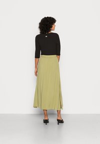 Vero Moda VMSIMPLY EASY SKIRT - Saia comprida - sage solid
