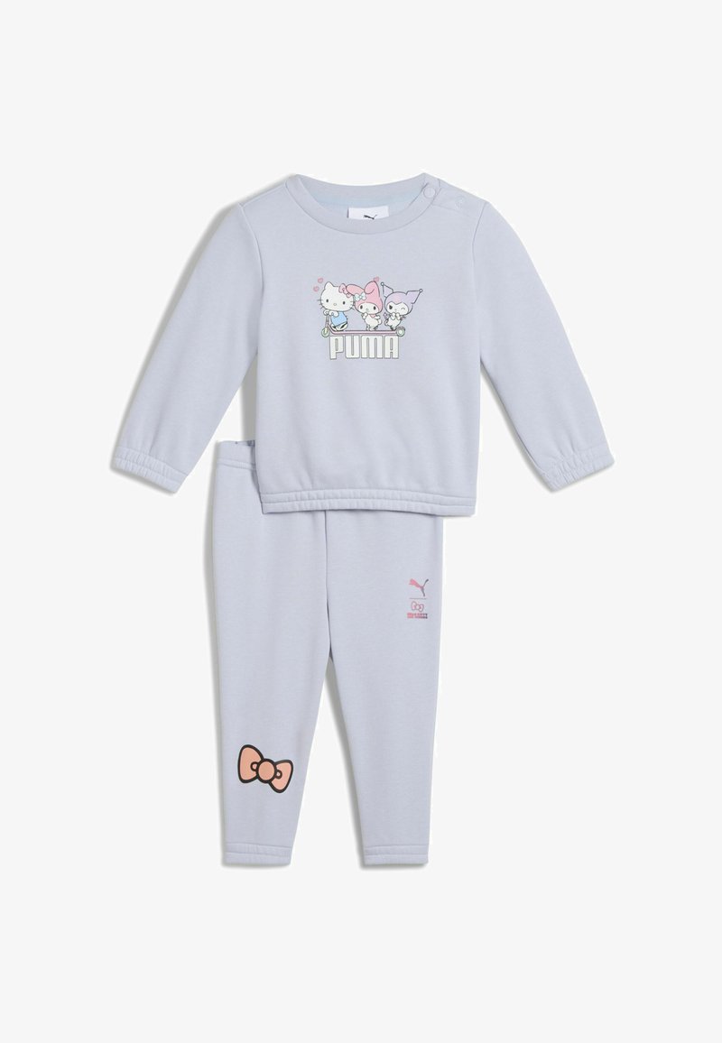 Jasnoniebieska bluz sweatshirt z długimi rękawami i grafiką Hello Kitty; dopasowane jasnoniebieskie legginsy z różowym detalem w postaci kokardki i logo.