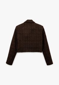 Braune, kürzere Jacke aus strukturiertem Stoff mit kariertem Muster. Verfügt über einen Kragen und lange Ärmel. Rückansicht gezeigt.
