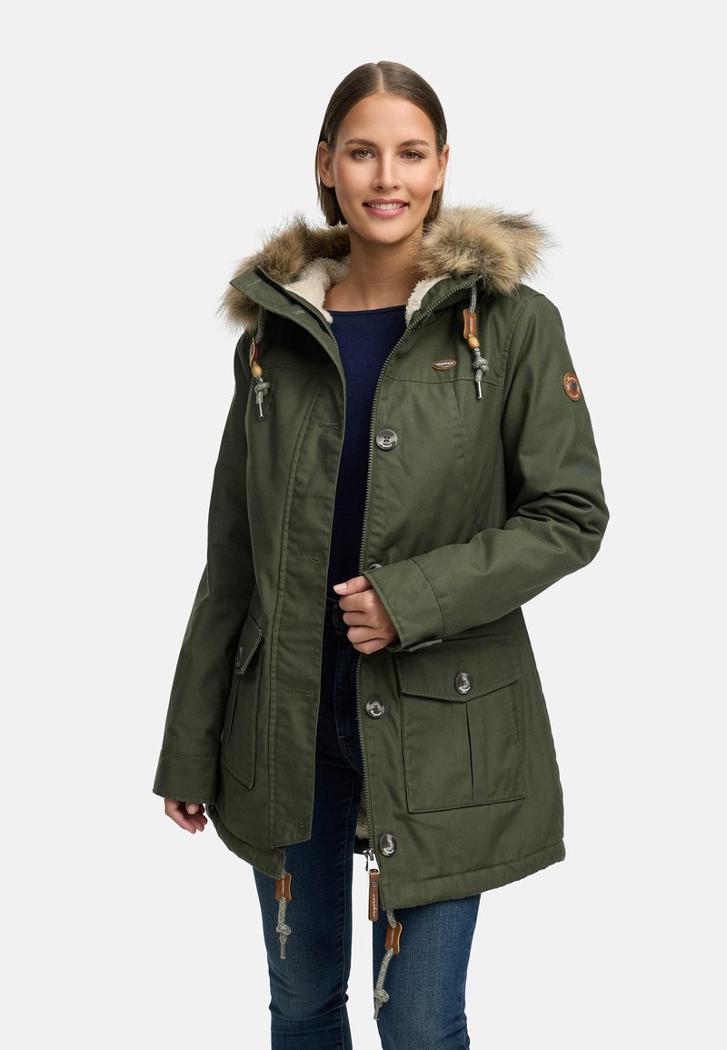Olivengrønn parka med pelsforet hette, featuring tre trekkerdetaljer, frontlommer og knappelukking for varme og stil.