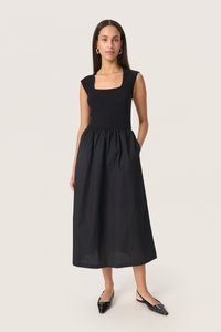 Soaked in luxury phoebe maxiklaenning black so921c0gh q11 — klänning med fickor från Zalando
