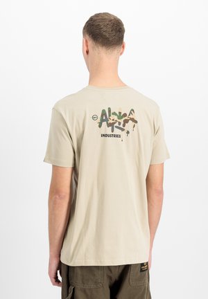Alpha Industries, ALPHA INDUSTRIES MEN - T-SHIRTS ALPHA SIGNATURE T-SHIRT CAMO - T-Shirt print - organic beige