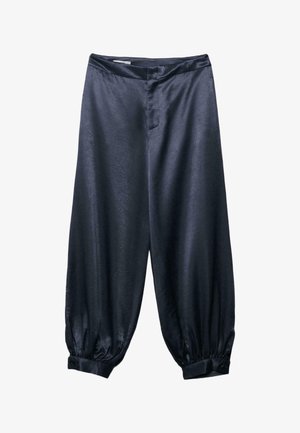 - Spodnie materiałowe