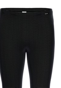Schwarze Leggings mit einem dünnen Streifenmuster, glatter Textur, hohem Bund und einem kleinen Logo-Detail nahe dem oberen Ende.