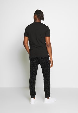 T-shirt med print - black