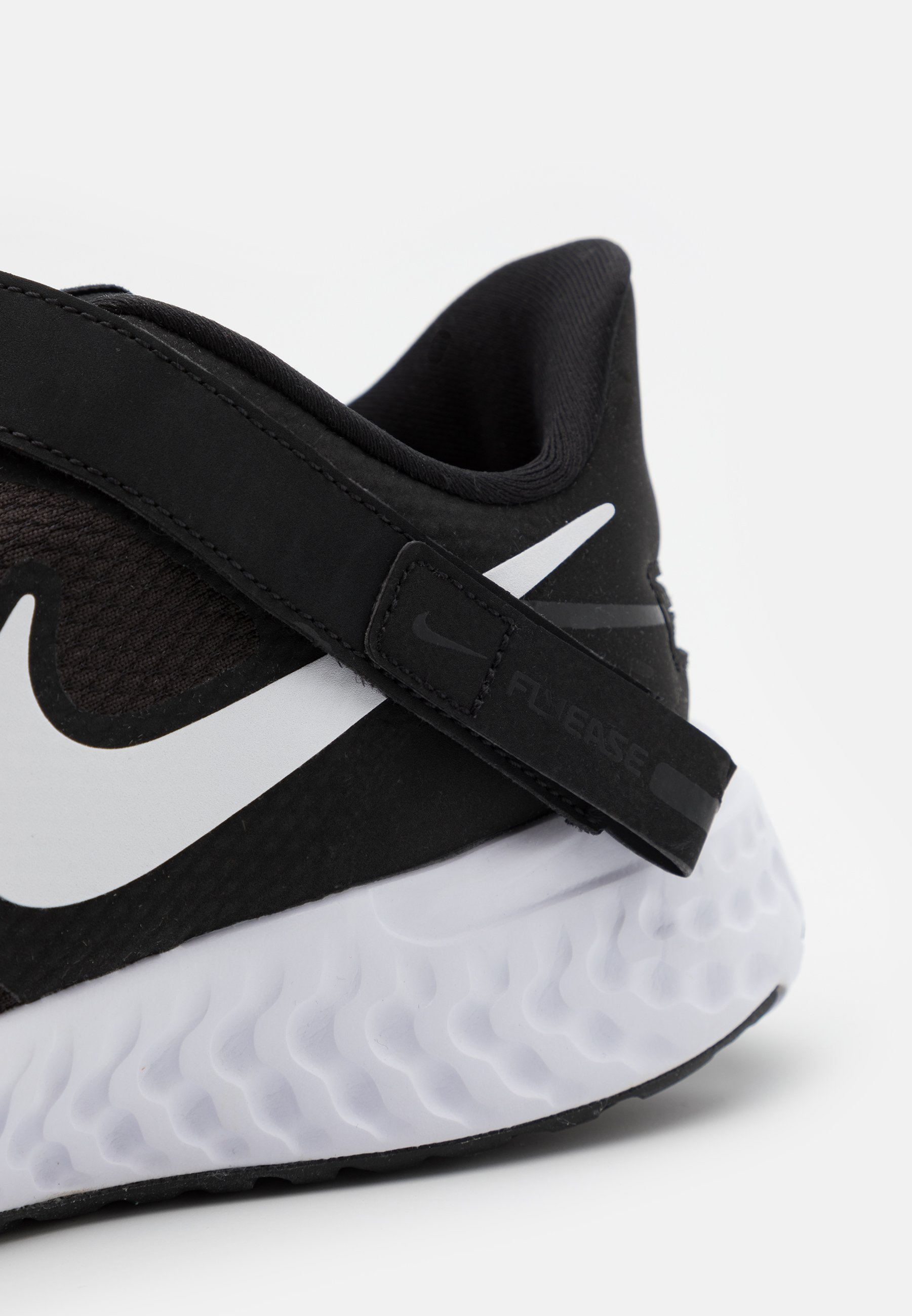 Nike Performance REVOLUTION 5 FLYEASE - Hardloopschoenen neutraal -  black/white/anthracite/Zwart - Zalando.nl