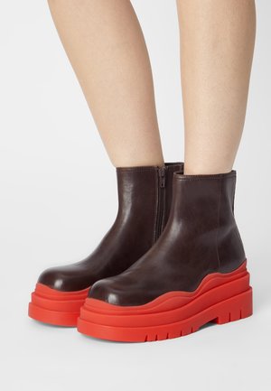 Jeffrey Campbell, Bottines à plateau - brown