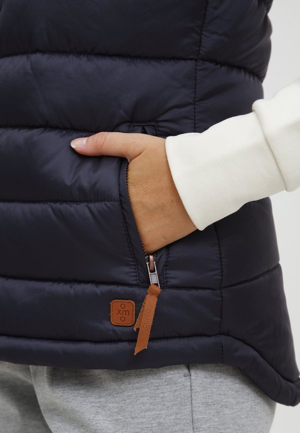 OXCamilla - Waistcoat - india ink3