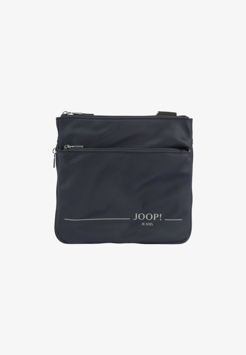 Marinblå nylonväska med två zippered fickor, en slät textur och en tryckt logotyp "JOOP! JEANS" i silver på framsidan.