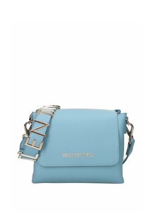 Borsa a tracolla Valentino in pelle azzurro chiaro con logo dorato sul davanti e tracolla larga con grandi lettere dorate.