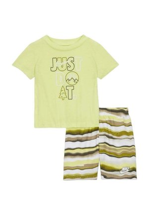 Nike Sportswear SET - Shorts - verde multicolor
