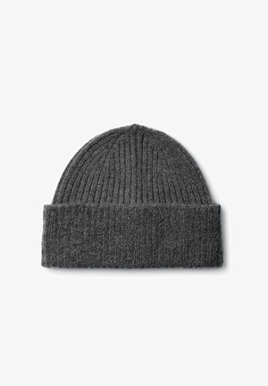 Berretto lavorato a maglia grigio con texture a coste, caratterizzato da un risvolto alla base e un design a punta arrotondata. Tessuto morbido e caldo.