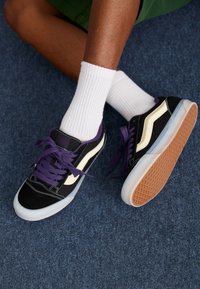 KNU SKOOL UNISEX - Baskets basses - glow black/purple
