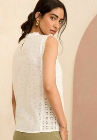 Love & Roses BRODERIE SHELL - REGULAR FIT - Felső - white