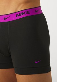 Nike Underwear TRUNK 2 PACK - Boxer alsónadrág - black/hyper royal/fuchsia dream