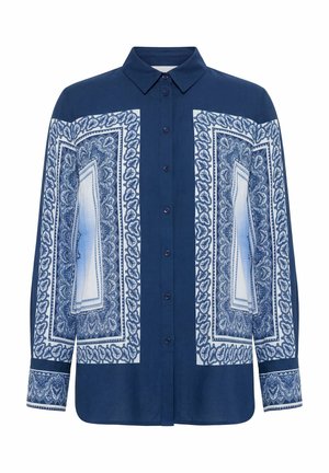 Langærmet mørkeblå skjorte med knapper og indviklede hvide og blå paisley-lignende mønstre på fronten, ærmerne og manchetterne.