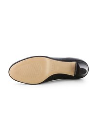 Scarpa nera con tacco alto, caratterizzata da una finitura liscia e lucida e una suola in gomma testurizzata. Il tacco è elegante e appuntito, con un branding discreto.