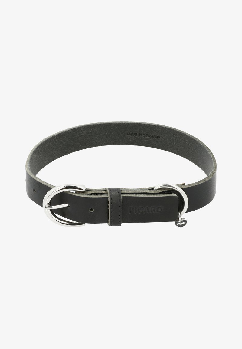 Schwarzer Ledergürtel mit glatter Oberfläche, silberner Metallschnalle und einer Schlaufe. Markennamen "PICARD" in das Leder geprägt. Hergestellt in Deutschland.