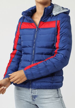 IMPERMEABLE CON CAPUCHA EXTRAÍBLE Y BANDAS EN CONTRASTE
 - Chaqueta de invierno - azul