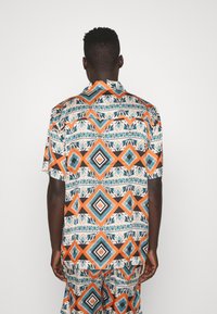 Heathe PRINTED SHIRT SET - Kratke hlače - tribal