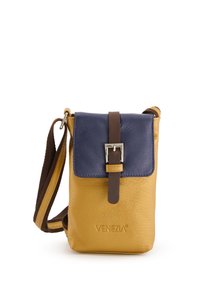 Leren schoudertas in geel en marineblauw, met een bruine schouderriem en een metalen sluiting. Gevoerde oppervlakte met logo. Compact ontwerp.