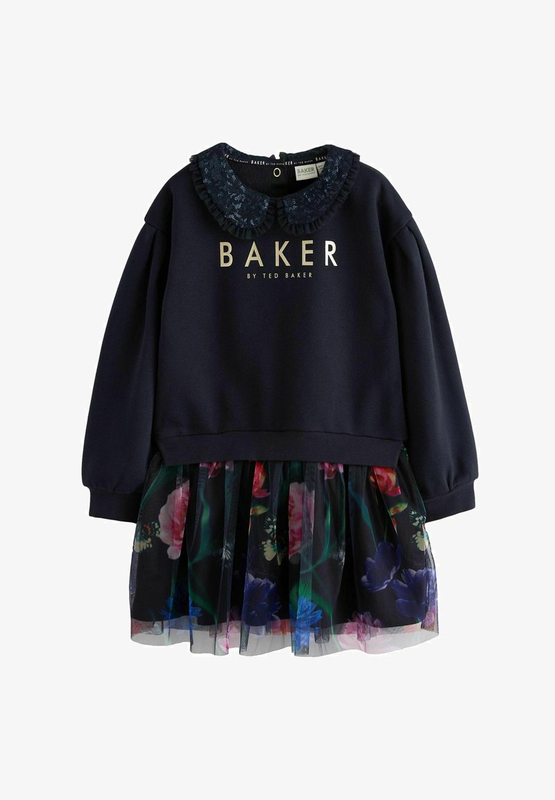 Sweatshirt marine à col volant, avec impression dorée "BAKER" ; jupe en tulle floral superposée dans des tons de rose et de bleu.