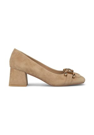 Pumps in suede beige con punta quadrata e tacco a blocco di altezza media. Presentano un'accento con fibbia dorata sulla parte anteriore. Texture liscia.