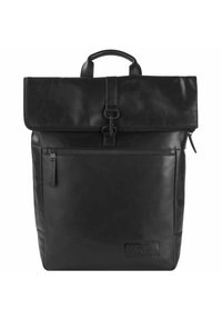 Sac à dos en cuir noir avec un rabat repliable, fermeture à boucle, poignée supérieure, poche zippée à l'avant et texture lisse, arborant un patch logo.