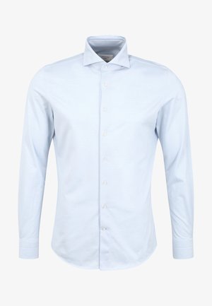 Hellblaues Langarmshirt aus weichem Stoff, mit einer Knopfleiste, klassischem Kragen und abgerundetem Saum mit Knopfakzenten.