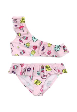 Różowy bikini na jedno ramię z falbaniastymi akcentami, z zabawnym wzorem lodów, pączków i tropikalnych symboli. Gładka tekstura.