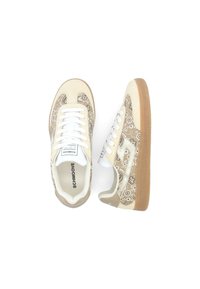 Baskets beiges avec un dessus à motifs fleuris, lacets blancs et semelle en caoutchouc brun. Texture douce en daim avec des accents contrastants.