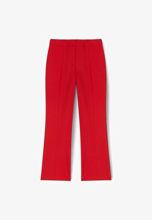 Pantaloni tailored rossi realizzati in un tessuto morbido, caratterizzati da un design a gamba dritta e leggere pieghe frontali per un tocco di dettaglio.