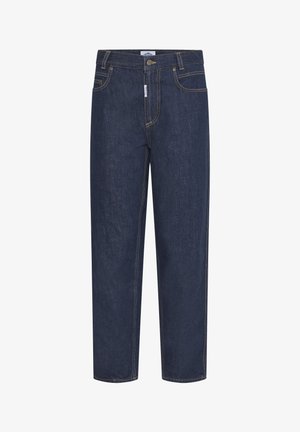Donkerblauwe denim jeans met een recht model, voorzien van oranje stiksels, voorzakken en een knoopsluiting. Duurzaam materiaal met een gladde textuur.