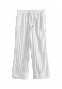 Pantalon blanc à jambes larges avec taille élastique et cordon, présentant de discrètes rayures verticales et poches latérales.