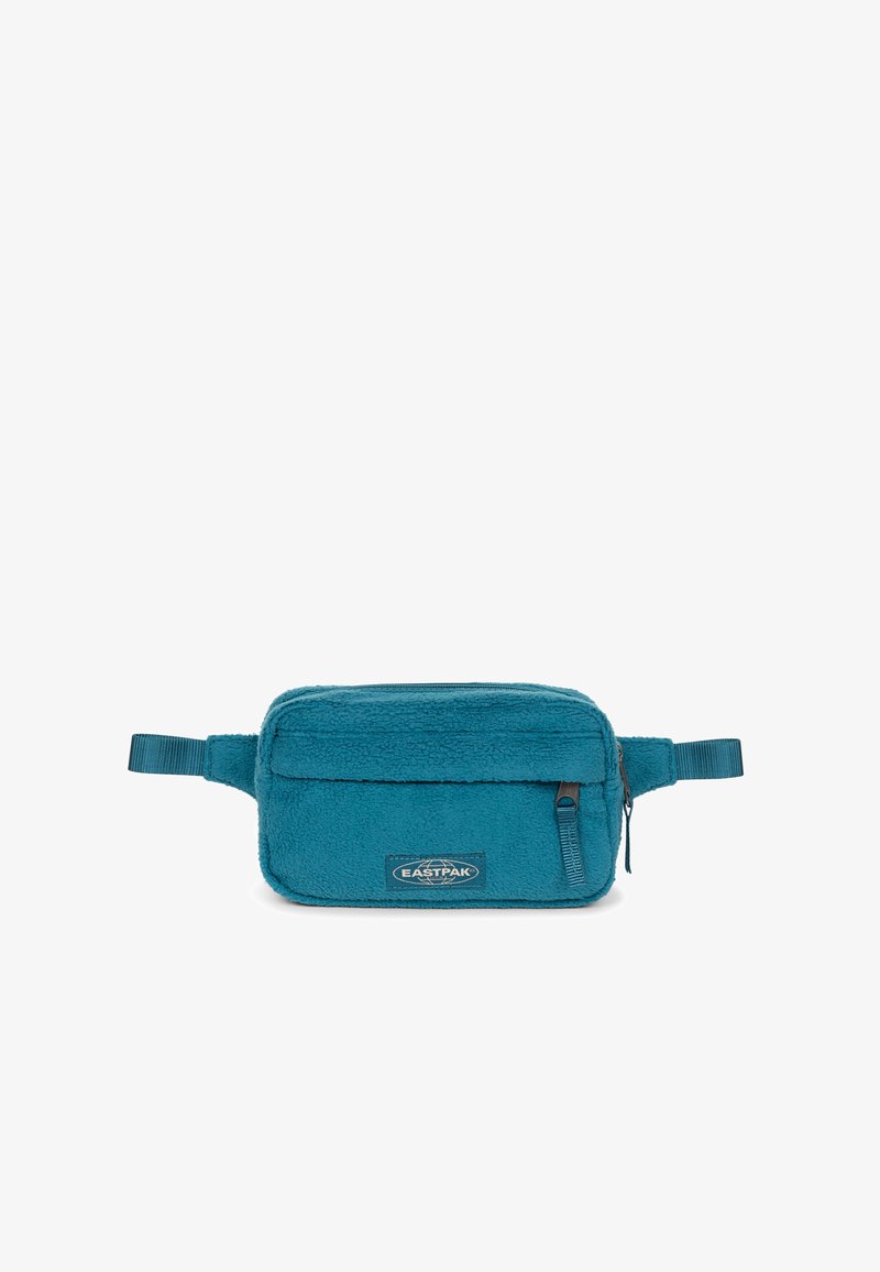 Turkooise fleece etui met rits, voorvak, verstelbare riemen en een logopatch. Rechthoekige vorm met een zachte, gestructureerde oppervlakte.