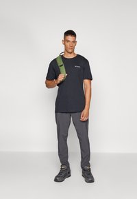 Columbia NORTH CASCADES™ SHORT SLEEVE TEE - Apdrukāts T-krekls - black