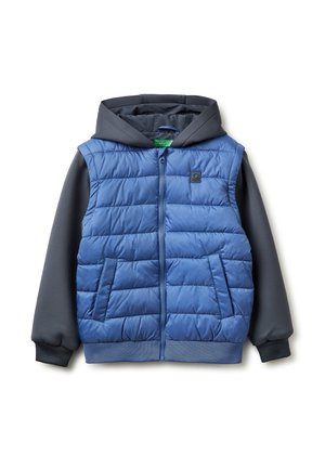 Gilet trapuntato blu senza maniche con maniche lunghe e cappuccio grigio scuro, cerniera frontale e due tasche laterali.