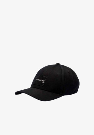Cappellino da baseball nero con corona arrotondata e visiera curva. Presenta una toppa logo rettangolare bianca con la scritta "RICHMOND". Realizzato in tessuto testurizzato.